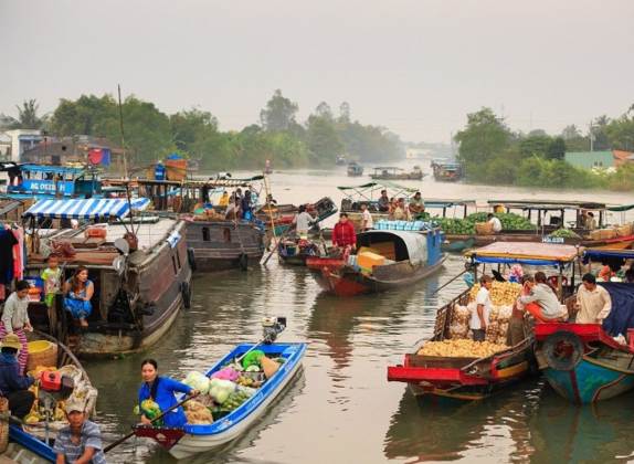 mercados flotantes en vietnam